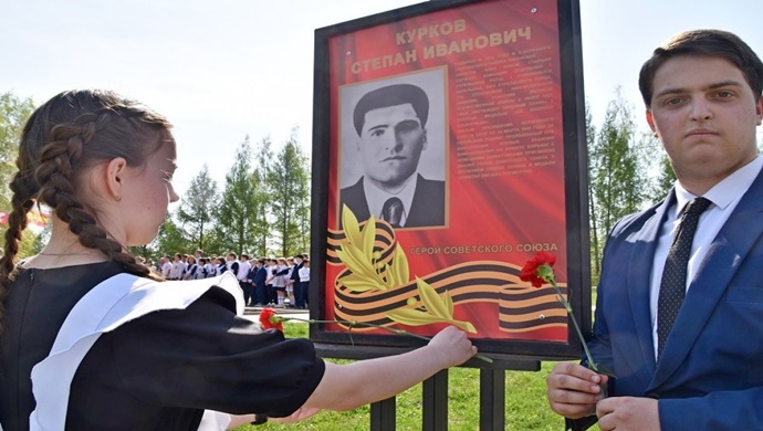 Birleşik Rusya’nın desteğiyle, Sovyetler Birliği Kahramanı’nın anısına Ryazan Bölgesi’nin Skopinsky Bölgesi’nde bir anıt plaket açıldı