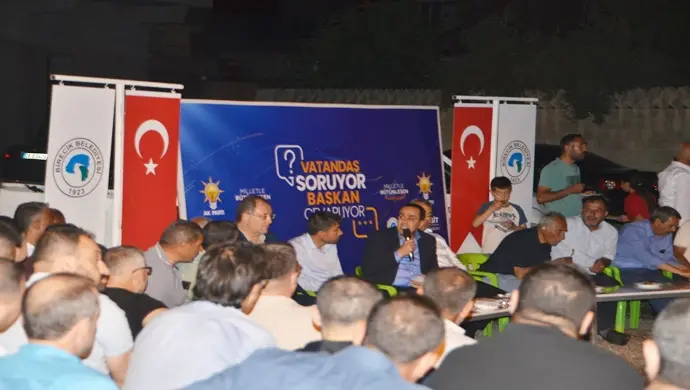 Birecik Belediye Başkanı Mehmet Begit, “Vatandaş Soruyor, Başkan Cevaplıyor” programı kapsamında Karşıyaka Mahallesinde hemşehrileriyle buluştu