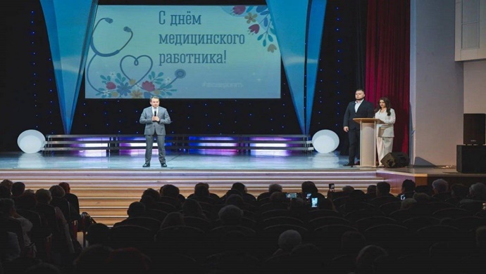 В Мурманской области «Единая Россия» поздравила медработников с профессиональным праздником