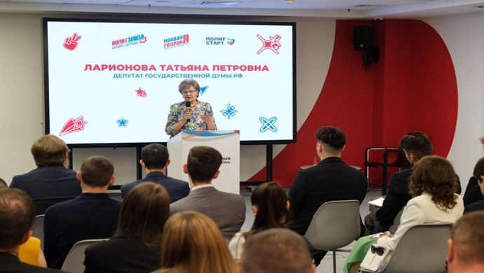 “Birleşik Rusya’nın Genç Muhafızları” “PolitZavod” projesi, Tataristan’ın aktif gençliğine siyaset yolunu açıyor
