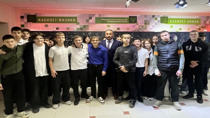 В Казани «Единая Россия» организовала для школьников профтур на предприятие