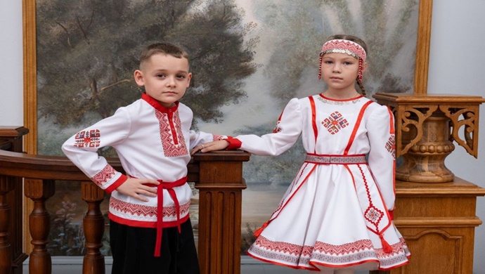 «Женское движение Единой России» организовало фотосессию для жён и детей участников СВО в Ульяновске