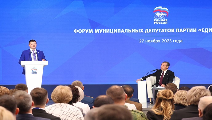 Dmitriy Medvedev, yerel düzeyde projelerin hayata geçirilmesi için ayrılan fonların etkin kullanımının izlenmesine dikkat çekilmesi çağrısında bulundu