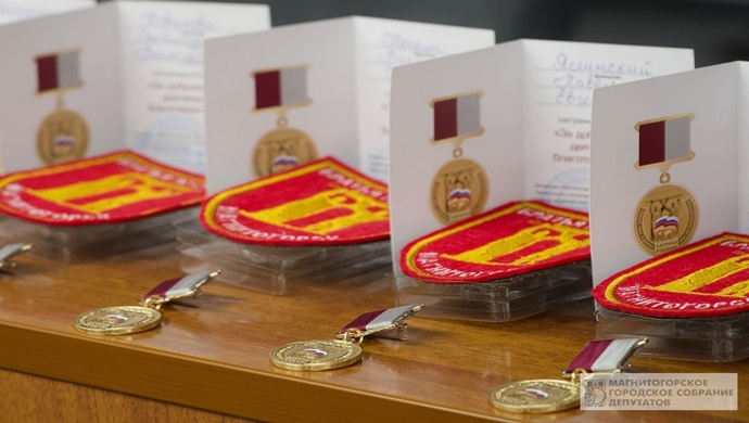 Birleşik Rusya, Magnitogorsk gönüllülerine hayır işlerine katılımları ve askeri personele verdikleri destekten dolayı ödül verdi