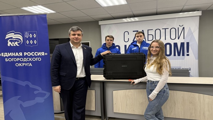 Helikopterler, insansız hava aracı karşıtı ve kamuflaj ağları ile tıbbi malzemeler: Birleşik Rusya cephelere insani yardım gönderdi