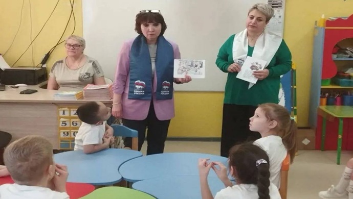 Birleşik Rusya, Gubkinsky’deki (Yamalo-Nenets Özerk Bölgesi) çocuklara kışın dışarıda güvenli davranış kuralları hakkında bilgi verdi