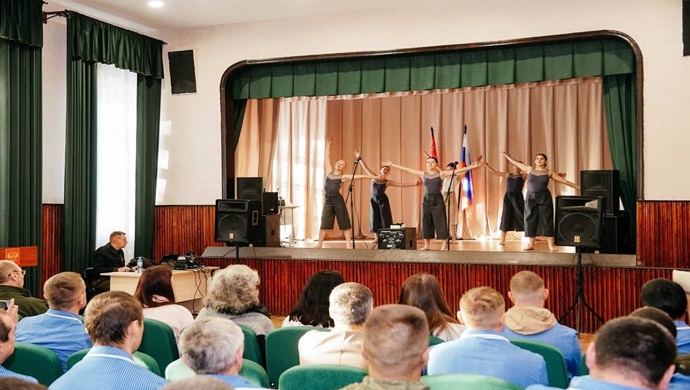 Birleşik Rusya Partisi, Moskova, St. Petersburg ve İrkutsk’taki askeri hastanelerde tedavi gören askerlere yeni yıl tebriklerini iletti