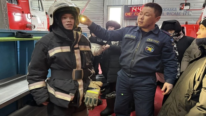В Тазовском районе ЯНАО «Единая Россия» организовала для детей экскурсию в пожарную часть