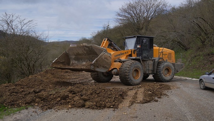 Волонтёры «Единой России» помогают устранять последствия наводнения в Веденском районе Чечни