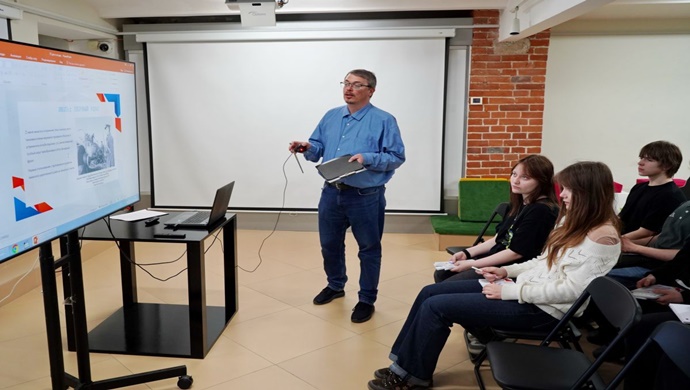 Birleşik Rusya ve Novosibirsk Yerel Tarih Müzesi, Zafer Diktesi için bir eğitim kursu başlattı