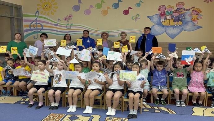 «Единая Россия» запустила на Чукотке акцию «Письмо солдату»