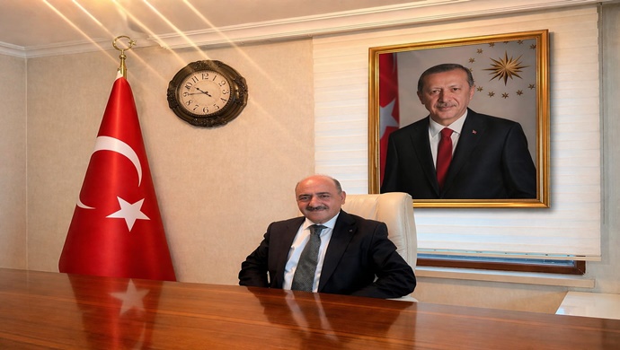 İŞ İNSANI MEHMET ŞEKER`DEN 23 NİSAN MESAJI