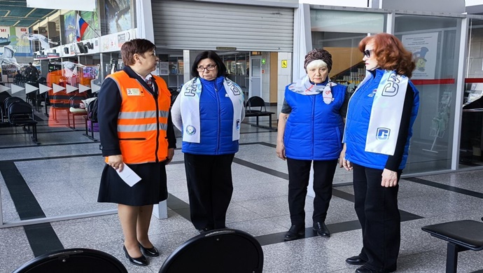 Birleşik Rusya gönüllüleri, Yuzhno-Sakhalinsk tren istasyonunun engelli yolcular için erişilebilirliğini değerlendirdi