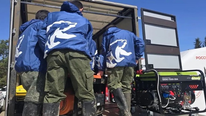 «Единая Россия» направила в пострадавшие районы Дагестана 320 тонн гумпомощи