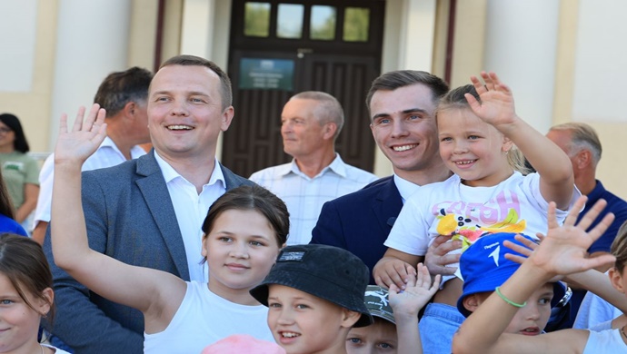 Vladislav Golovin, Birleşik Rusya’nın Arkhangelsk Bölgesi’ndeki Novodvinsk’te çocukların ve gençlerin yaratıcılığını desteklemeye yönelik sistemli kararlarına dikkat çekti