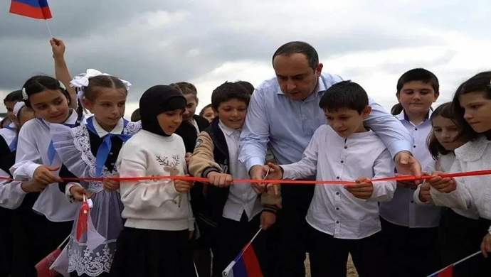 Birleşik Rusya Halk Programı 2021 kapsamında Dağıstan’ın Alkhadzhakent köyünde bir park alanı açıldı
